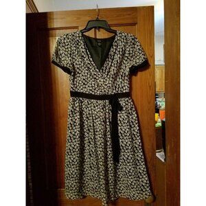 GNW Dress Size 10 Black Tan White Leaves V-neck Flair Bow